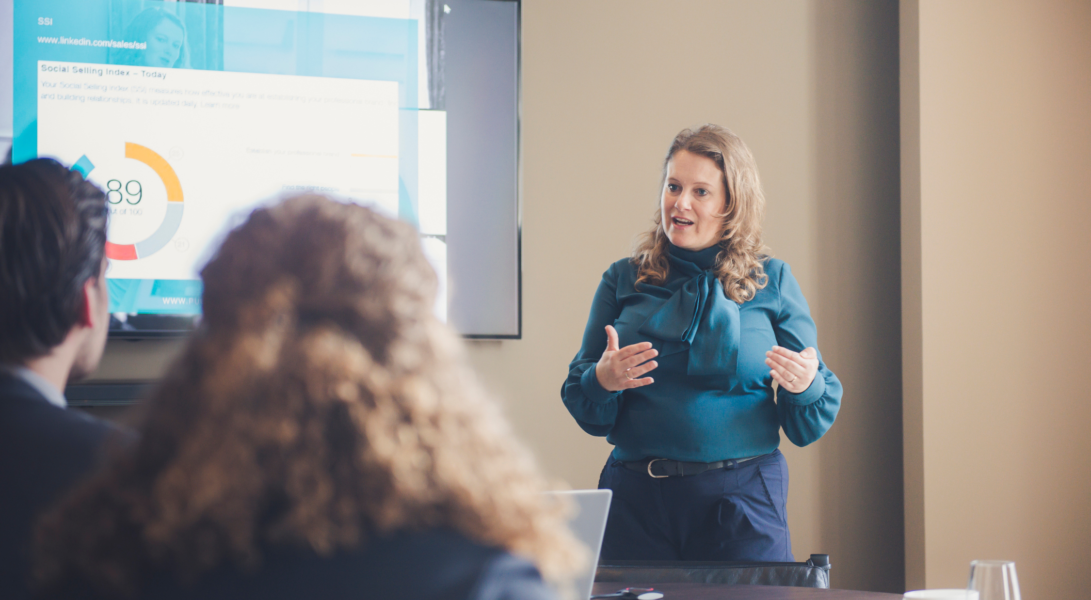 Diane van Est - Puur Social Sales geeft LinkedIn trainingen aan hotels of evenementenlocaties