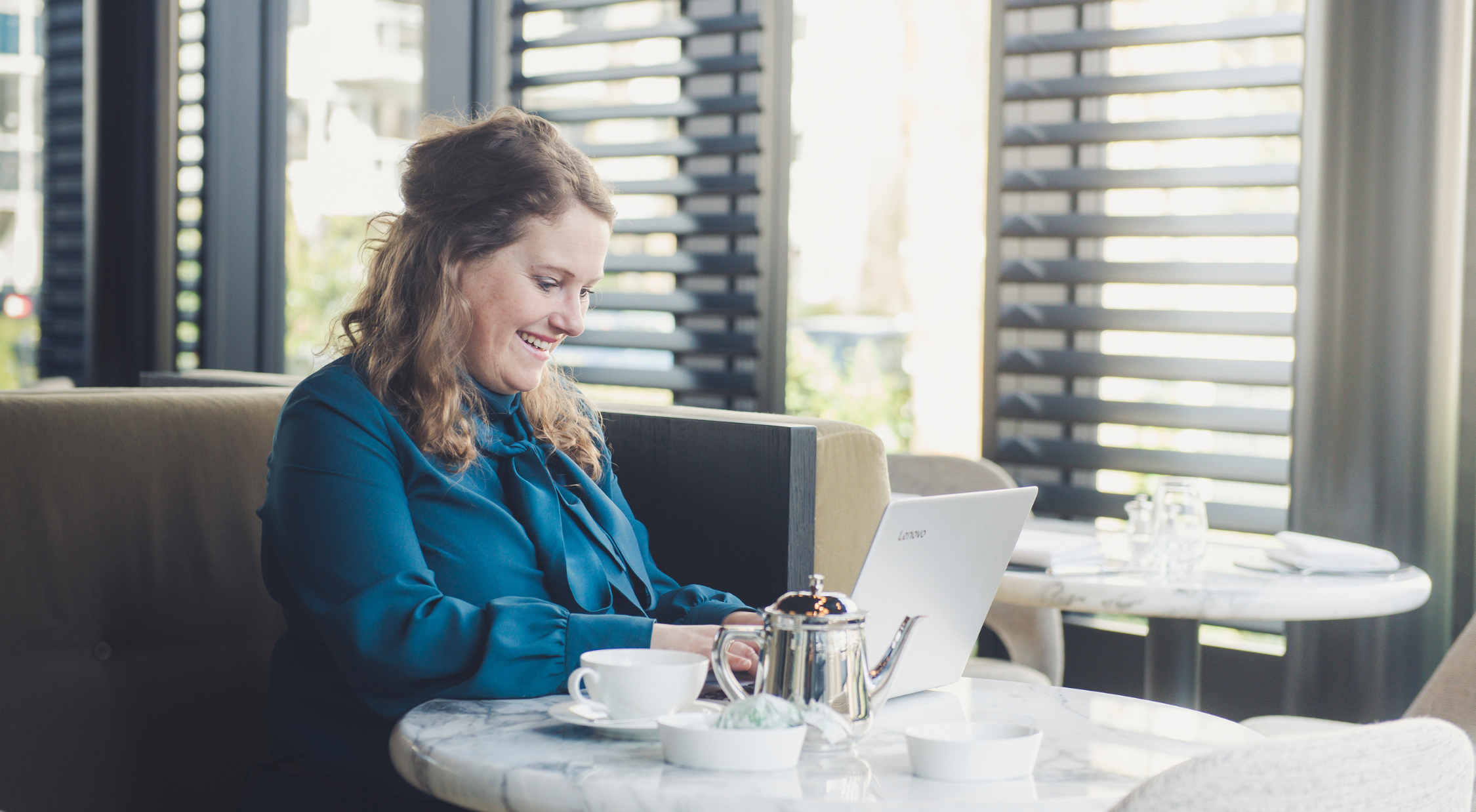 Diane van Est - Puur Social Sales gaat met glimlach op haar gezicht aan de slag met jouw commercieel vraagstuk